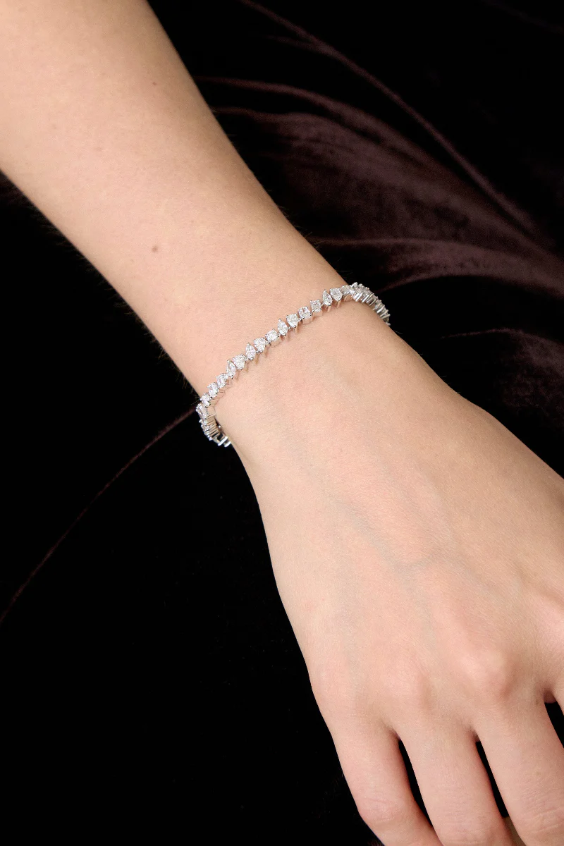 Multi Shape Diamonds Tennis Bracelet - 18K Gold | VS Clarity - Image 7