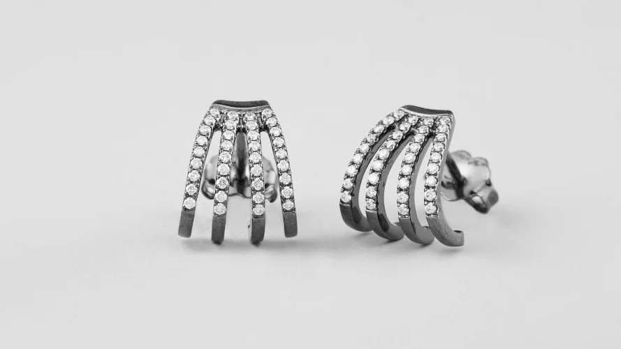 Hoop Family Diamond Earrings - 18K Gold | VS Clarity - Image 4