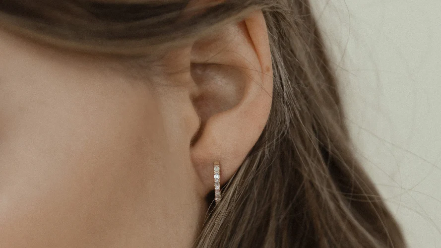 Huggie Baguette Earrings - 18K Gold | VS Clarity - Image 5