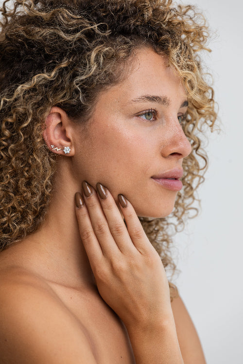 Mini Trois Diamond Earrings - 18K Gold | VS Clarity - Image 11