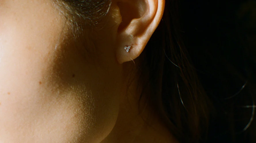 Mini Trois Diamond Earrings - 18K Gold | VS Clarity - Image 9