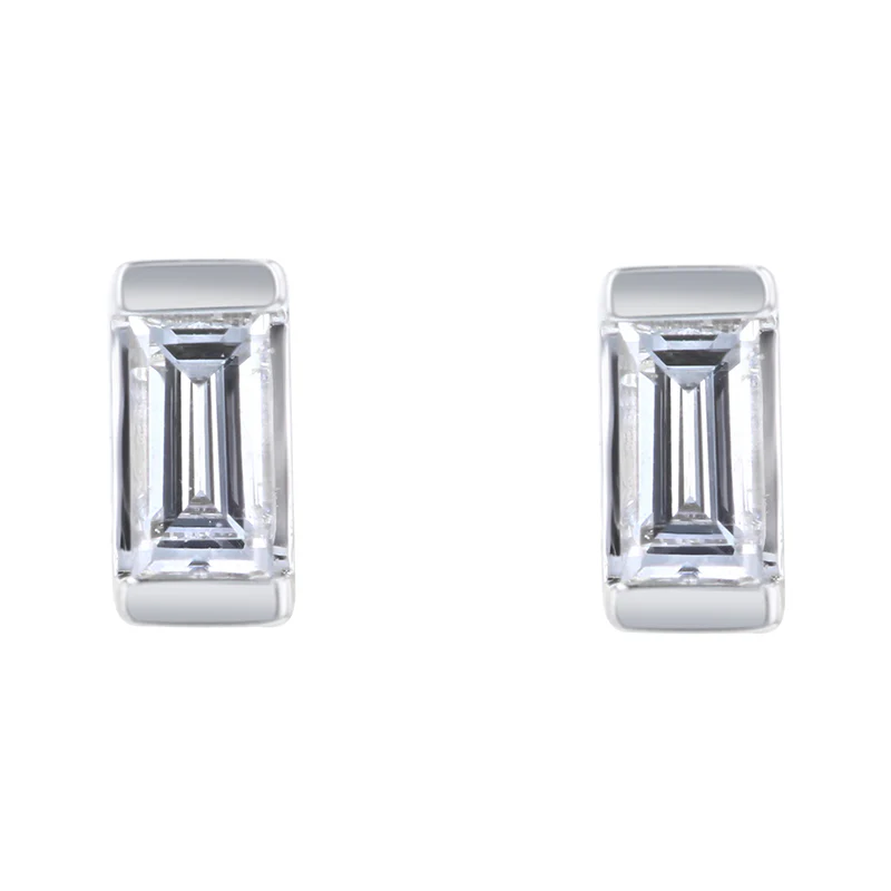 Diamond Baguette Stud - 18K Gold | VS Clarity - Image 3